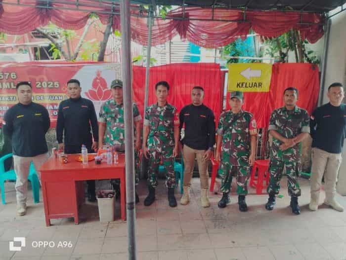 Berkolaborasi Jajaran Polsek dan Pamdal Vihara, Babinsa Pastikan Giat Berjalan Lancar dan Aman