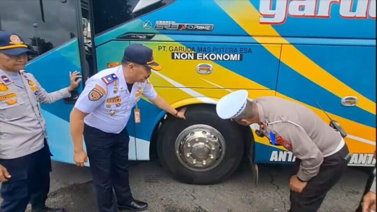 Gelar Operasi Keselamatan Jaya 2025, Petugas Gabungan Sasar Terminal Kalideres