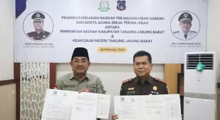 Bupati Anwar Sadat secara resmi menyerahkan hibah kantor Kejari yang berada di Desa Pembengis melalui penandatanganan Naskah Perjanjian