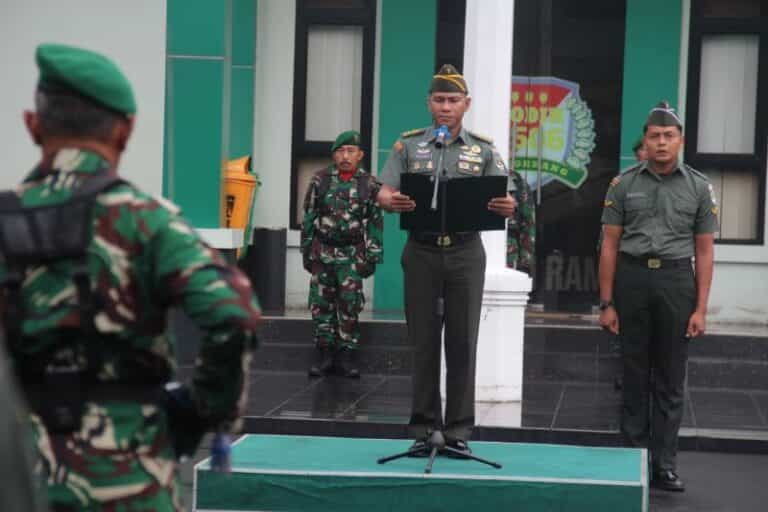 Kasdim 0506/Tgr Pimpin Upacara Mingguan di Makodim Tangerang
