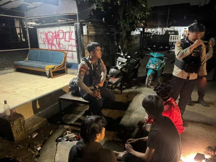 Konvoi Remaja di Kembangan, TP3 Polres Jakbar Amankan 3 Remaja berikut Sajam dan Miras