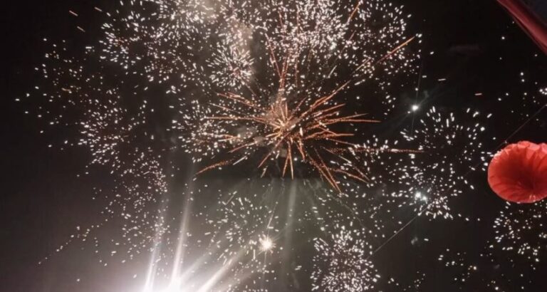 Tari Cokek dan Kembang Api Meriahkan Penutupan Festival Cap Go Meh di Taman Semanan Indah
