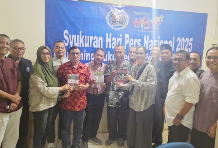 Keakraban Warnai Peluncuran Buku Pernak-pernik HPN 2025