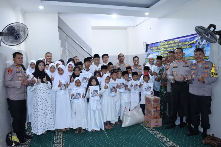 Bakti Sosial Ramadhan, Polres Jakbar Salurkan Bantuan untuk Anak Yatim