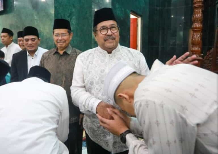Rano Salat di Masjid Fatahillah, Ucapkan Selamat Hari Raya Idulfitri 1446 Hijriah