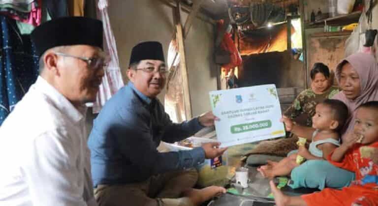 Wujud kepedulian terhadap warga kurang mampu kembali ditunjukkan oleh Bupati Tanjab Barat, Drs. H. Anwar Sadat, M.Ag. Bupati meninjau