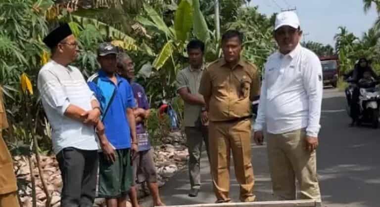 Aksi sigap dan respons cepat kembali ditunjukkan oleh Bupati Tanjab Barat, Drs. H. Anwar Sadat, M.Ag. Senin (14/04/2025), ia turun langsung ke