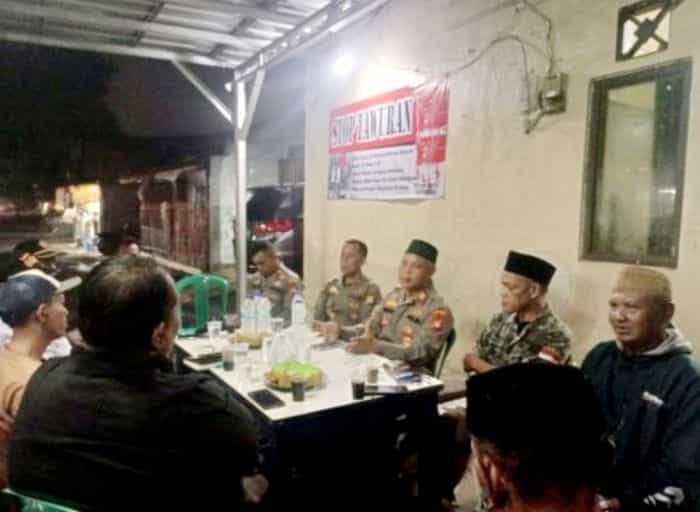 Polsek Bekasi Barat Gelar “Ngopi Kamtibmas” di Kotabaru, Pererat Silaturahmi Polisi dengan Warga