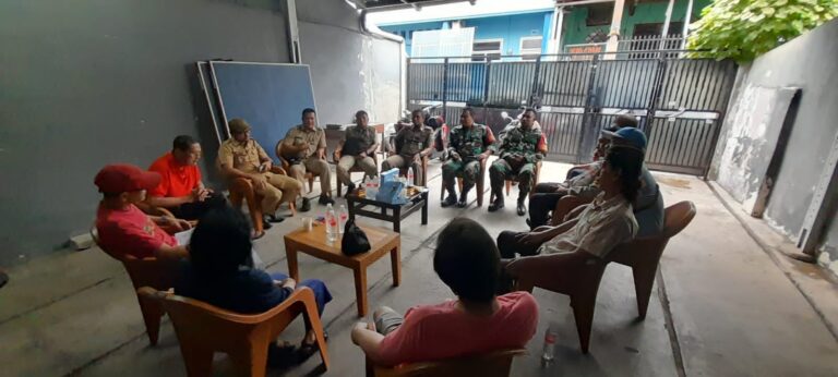 Babinsa Koramil 03/Senen Bersama Staf Kelurahan Bungur Bahas Patroli Guna Jaga Kondusifitas Wilayah