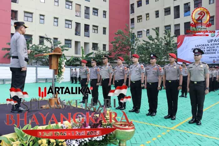 Kapolres Jakbar Kombes Pol Twedi Pimpin Upacara Kenaikan Pangkat Jelang Hari Bhayangkara ke 79