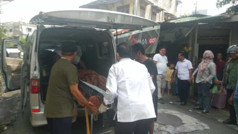 Warga Gempar! Lansia Ditemukan Tak Bernyawa di Becak Motor Babinsa Turun Tangan