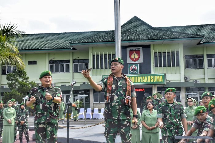 Pangdam IV/Diponegoro Lepas Liarkan puluhan Burung Perkutut Saat Kunker ke Makorem 071/Wijayakuauma