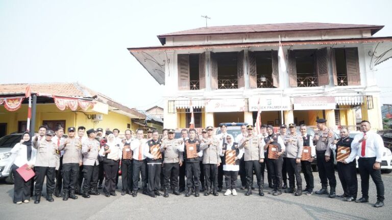 Wujud Apresiasi, Polsek Palmerah Berikan Penghargaan kepada 8 Anggota Citra Bhayangkara