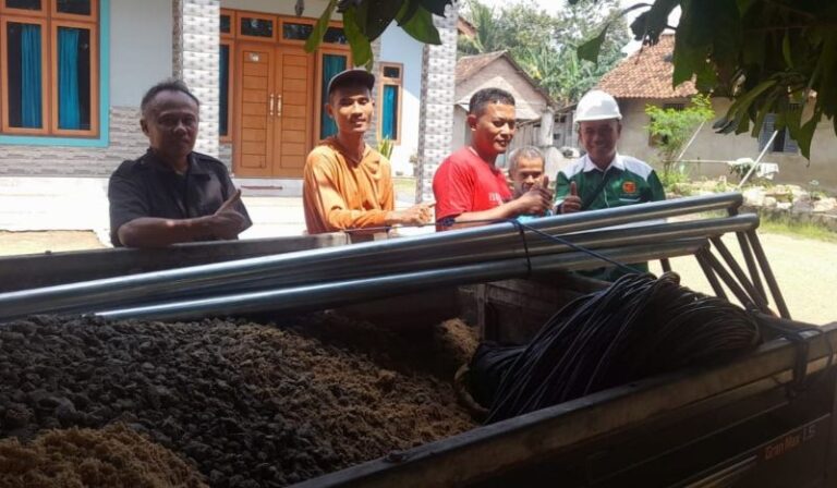 Wujudkan Jalan Terang, PT CBM Salurkan Bantuan CSR untuk Warga Rejomulyo