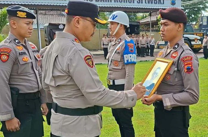 Upacara PTDH dipimpin langsung oleh Kapolres Brebes Lilik Ardhiansyah: Aiptu Adi Bagus Setiawan Resmi Dicabut Statusnya sebagai Anggota Polri