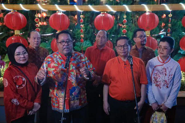 Festival Imlek Jakarta 2026, Gubernur DKI Jakarta, Pramono Anung, bersama Wakil Gubernur (Wagub) Rano Karno menghadiri Festival Imlek Jakarta 2026 di kawasan Bundaran Hotel Indonesia (HI), pada Jumat (13/2/2026) malam.