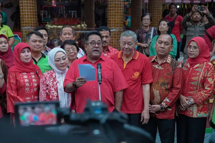 Wagub DKI Jakarta, Rano Karno, melakukan monitoring perayaan Tahun Baru Imlek 2577 Kongzili di Kelenteng Bio Hok Tek Tjeng Sin, Kebayoran Lama, Jakarta Selatan, Selasa (17/2/2026).