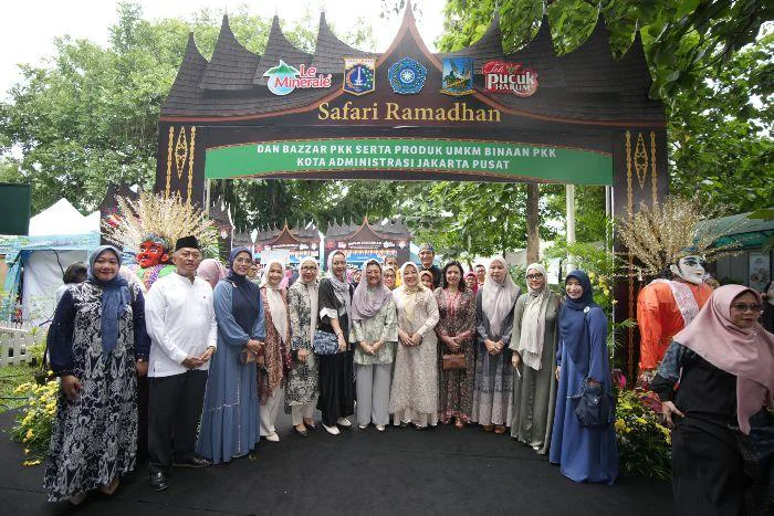 Ketua TIM PKK DKI Jakarta Endang Nugrahani Tinjau Safari Ramadan dan Pasar Ibu Bisa, di Masjid Sunda Kelapa, Menteng, Jakarta Pusat, Selasa (24/2/2026).