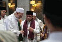 Gubernur DKI Buka puasa Bersama di Masjid Jami Al Istiqomah, Pramono Usulkan Haul Ulama Betawi Jadi Agenda, saat berbuka puasa bersama warga di Masjid Jami Al Istiqomah, Mampang Prapatan, Jakarta Selatan, Jumat (27/2/2026).