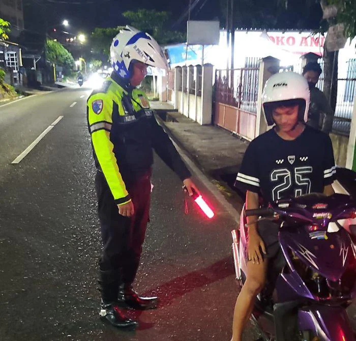 Unit Turjagwali Sat Lantas Polres Belitung melaksanakan kegiatan penindakan berupa teguran terhadap pelanggaran kasat mata pengguna knalpot brong