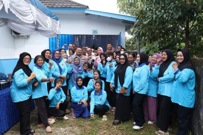 Presiden Prabowo Resmikan SPPG Polri, Polres Belitung Siapkan 2.642 Penerima Manfaat Siap Dapatkan Makanan Bergizi, di SPPG Embun Satam Tanjungpandan Kota yang dilaksanakan oleh Polres Belitung, Jumat (13/02/2026).