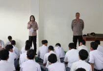 Police Goes To School, Polres Jakbar Tanamkan Nilai Kamtibmas kepada Pelajar SMK Kebon Jeruk, Kelurahan Sukabumi Utara, Kecamatan Kebon Jeruk, Senin (23/2/2026).