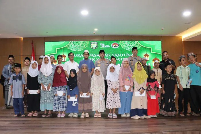 Polres Metro Jakarta Barat Santuni Anak Yatim dan Berbagi Takjil di pimpin Kapolres Kombes Pol Twedi Aditya Bennyahdi didampingi Wakapolres AKBP Rezi Dharmawan Momentum Bukber 