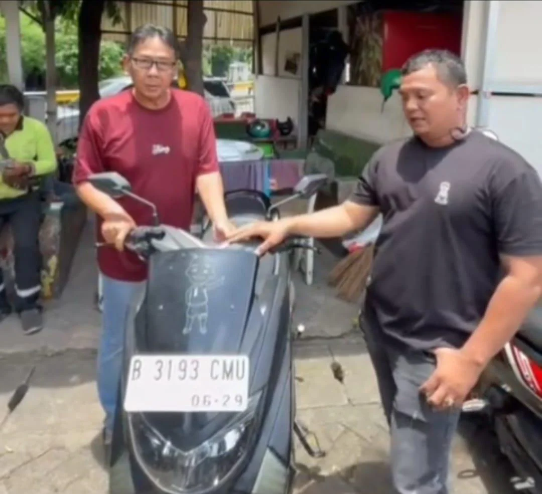 Haru dan Syukur, Tedy Wijojo (55), warga Jembatan 2, Kelurahan Pejagalan, Kecamatan Penjaringan, Jakarta Utara Ucapkan Terima Kasih kepada Polsek Tambora Motornya yang Hilang Kembali