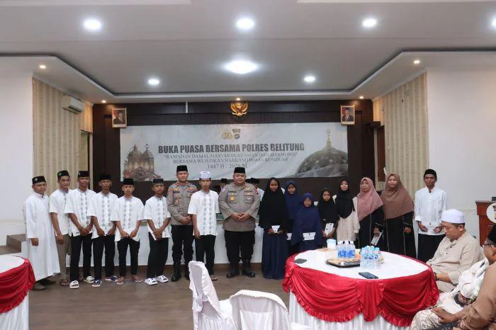 Kapolres Belitung, AKBP Sarwo Edi Wibowo, Pererat Silaturahmi, mengelar buka puasa bersama dan Santuni Anak Yatim, di Aula Endra Dharma Laksana, Mapolres Belitung, Kamis petang (26/02/2026)