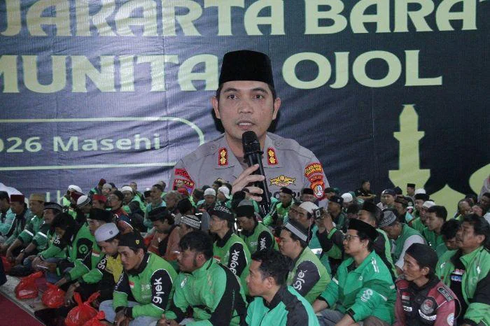 Polres Jakbar Gelar Buka Puasa dan Silaturahmi Bersama 500 Ojol, Perkuat Sinergi Jaga Kamtibmas, di Masjid Jami Al-Istiqomah Polres Metro Jakarta Barat