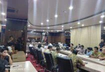 Ditreskrimsus PMJ Koordinasikan Pengendalian Harga Bapokting dan Legalitas Pedagang, Rapat Koordinasi Daerah Satgas Saber Pelanggaran Harga, Keamanan dan Mutu Pangan, Kamis (26/2/2026) di Rupatama Lt.2 Gedung Promoter Polda Metro Jaya.