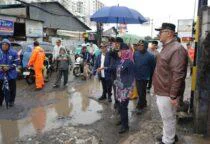 Respons Keluhan Warga, Wali Kota Jakarta Barat Iin Mutmainnah Tinjau Perbaikan Infrastruktur di Jalan 1 Maret Kelurahan Pegadungan, Jumat (6/3/2026).