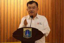 Stok Darah Menipis Selama Ramadan, Ketua Umum Palang Merah Indonesia (PMI), Jusuf Kalla, saat menghadiri kegiatan donor darah Ramadan dan buka puasa bersama di Kantor Wali Kota Jakarta Barat.