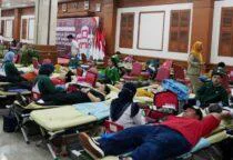 Amankan Stok Darah Selama Ramadan, PMI Jakarta Barat menggelar aksi donor darah maraton selama lima hari di Kantor Wali Kota Jakarta Barat, menyulap Ruang Ali Sadikin menjadi titik pusat kemanusiaan hingga malam hari.