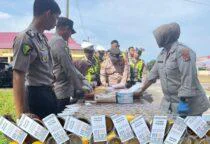 Pastikan Anggota "Clear", Kapolres Belitung, AKBP Sarwo Edi Wibowo, anggota untuk menjalani pemeriksaan urine mendadak yang digelar oleh jajaran internal Polres Belitung.