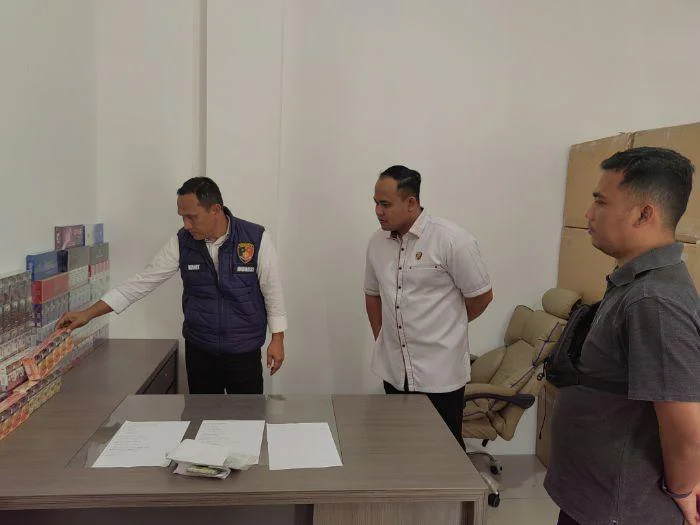Polda Babel Tetapkan Tersangka Pemilik Truk Berisi Jutaan Batang Rokok Ilegal di Belitung, resmi diamankan dari sebuah truk misterius di kawasan Tanjungpandan, Jumat (13/2/2026).