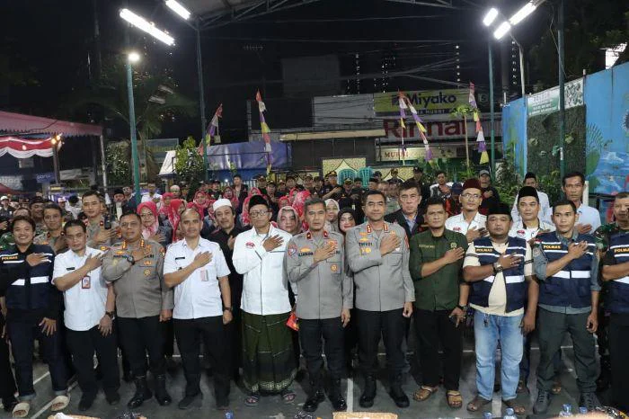Ramadhan Penuh Kebersamaan, Polisi dan Warga Rawa Buaya Duduk Bersama Bahas Kamtibmas, di Kantor Sekretariat RW 01, Kelurahan Rawa Buaya, Kecamatan Cengkareng, Jakarta Barat.