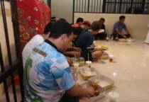 Momen Hangat di Balik Jeruji: Kapolres Belitung AKBP Sarwo Edi Wibowo buka puasa bersama para tahanan di Rumah Tahanan Polres Belitung, Kamis (05/03/2026)