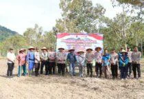 Wujudkan Ketahanan Pangan Nasional: Dukung Swasembada Pangan 2026, Polres Belitung gelar penanaman jagung serentak di Desa Bantan, Membalong. Kapolres AKBP Sarwo Edi Wibowo pimpin penanaman bibit Hibrida di lahan 2 hektar untuk perkuat ketahanan pangan nasional. Baca selengkapnya di sini!