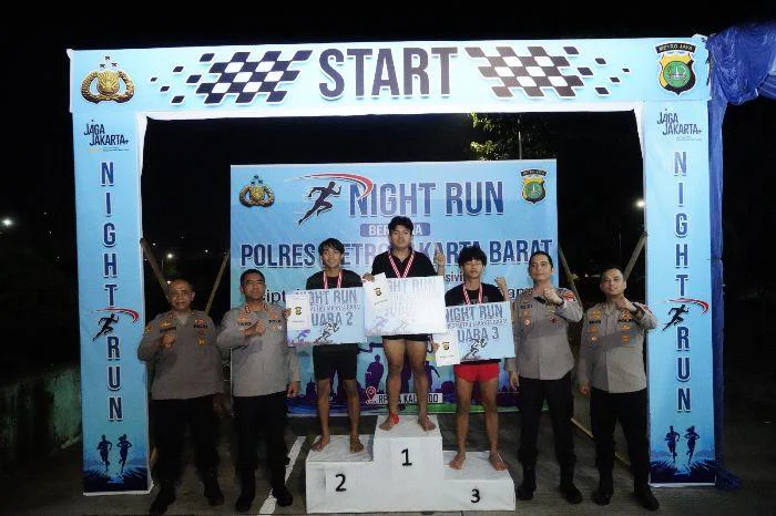 Night Run Kalijodo Meriah, Polres Jakbar Ajak Remaja Jauhi Tawuran dan Balap Liar, Sebanyak 105 remaja dari tingkat SMP hingga SMA, baik putra maupun putri, ikut ambil bagian dalam lomba lari jarak 100 meter tersebut.