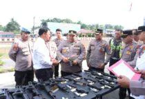 Gelar Pemeriksaan Senpi, Kapolres Belitung AKBP Sarwo Edi Wibowo Ingatkan Anggota Jaga Kedisiplinan,​ Jangan sampai ada penyalahgunaan atau kelalaian yang bisa merugikan diri sendiri maupun institusi.