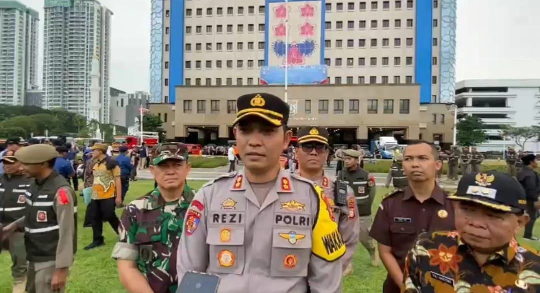 Polres Metro Jakarta Barat Bersama Unsur Forkopimko Gelar Apel Operasi Ketupat Jaya 2026, dipimpin langsung oleh Wakapolres Akbp Rezi Dharmawan,di halaman Kantor Wali Kota Jakarta Barat, Kamis (12/3/2026).
