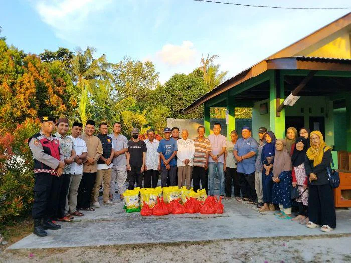Berbagi Berkah Ramadan 1447 H, Bharaduta D’Pandiga Polres Belitung Laksanakan Bakti Sosial di jalan Ahmad Yani RT 005 RW 003 Kelurahan Lesung Batang, Kecamatan Tanjungpandan, Kabupaten Belitung.