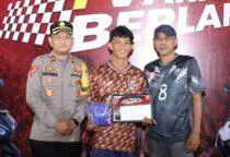 Satlantas Polres Belitung Bersama Honda Babel Gelar Balap Lari Malam Mendadak, Kegiatan berlangsung di Jalan Sekolah, tepatnya di depan SMP Negeri 1 Tanjungpandan, Kabupaten Belitung.