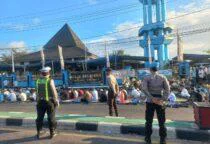 Kapolres Belitung, Sarwo Edi Wibowo, menyampaikan apresiasi kepada seluruh personel yang telah melaksanakan tugas pengamanan dengan penuh tanggung jawab, serta kepada masyarakat yang turut menjaga ketertiban selama pelaksanaan ibadah.