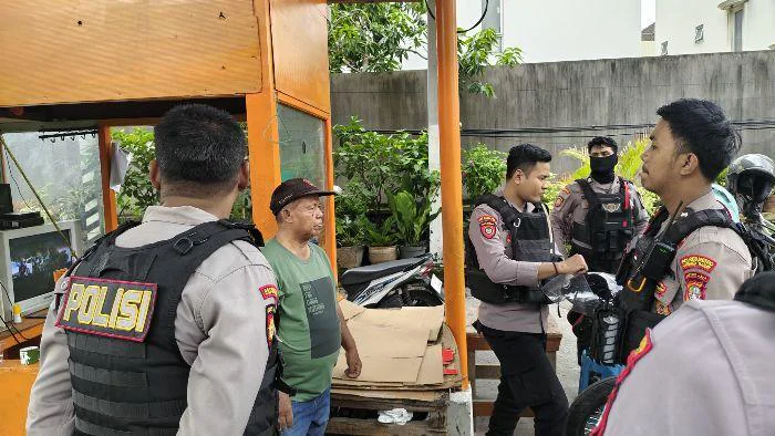 Jaga Keamanan Saat Mudik, Polres Metro Jakarta Barat meningkatkan kegiatan patroli kewilayahan guna menjaga keamanan rumah-rumah warga yang ditinggal kosong.