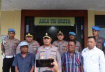 Dua Nelayan Dapat Penghargaan dari Kapolda Kepulauan Babel Irjen Pol. Dr. Viktor Theodorus Sihombing, secara resmi memberikan penghargaan kepada Hasan Basri dan Abdul Manap, dua nelayan yang berhasil menemukan dan melaporkan 42 kg sabu di perairan Belitung.
