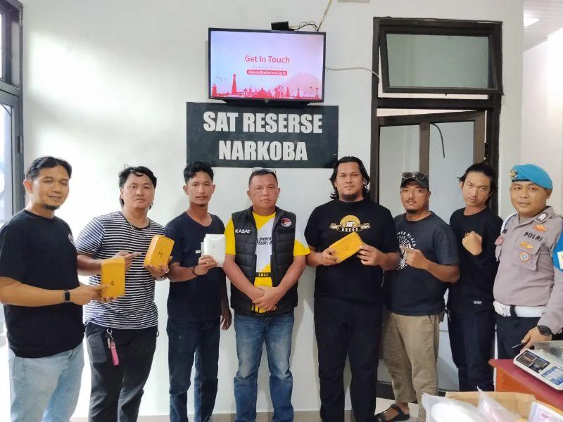 Satresnarkoba Polres Belitung bersama Bea Cukai Tanjungpandan berhasil menemukan barang yang diduga narkotika jenis sabu dengan berat bruto mencapai 4,310 kilogram di wilayah pesisir Pulau Ulat Bulu, Desa Juru Sebrang, Kecamatan Tanjungpandan, Kabupaten Belitung, Sabtu (28/3/2026).