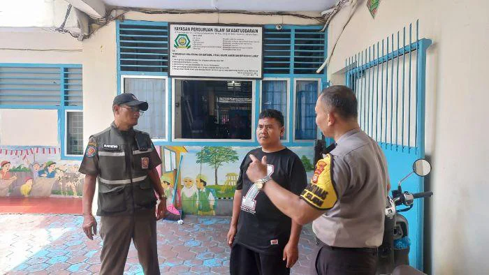 Police Goes to School, Bhabinkamtibmas Duri Selatan Polsek Tambora Polres Metro Jakarta Barat Aiptu Suyatno, menyambangi Yayasan Saadatuddarain