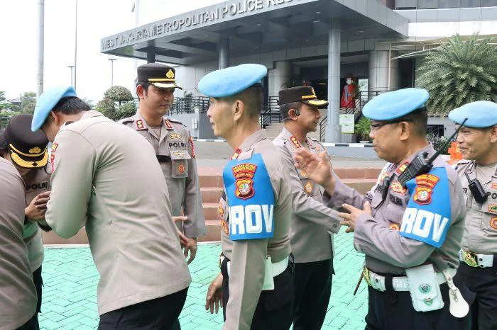 Apel Pagi dan Halal Bihalal, dipimpin langsung oleh Wakapolres Metro Jakarta Barat, AKBP Rezi Dharmawan dalam momentum Idulfitri 1447 H / 2026 M, Selasa (31/3/2026).